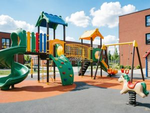 Зонирование двора: как уместить песочницы, горки и воркаут на 50 кв.м.